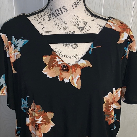 📦 Moving Sale📦 Maurices floral dress w/cutout - Picture 3 of 8